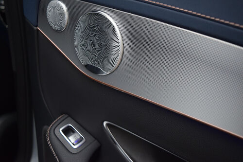 Últimas noticias de la empresa sobre La contribución de Xinhaisen a las piezas de precisión automotrices: Elevando los estándares de la industria