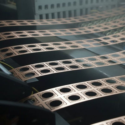 Un buen precio. Grabado continuo metal rollo a rollo para piezas metálicas de precisión en línea