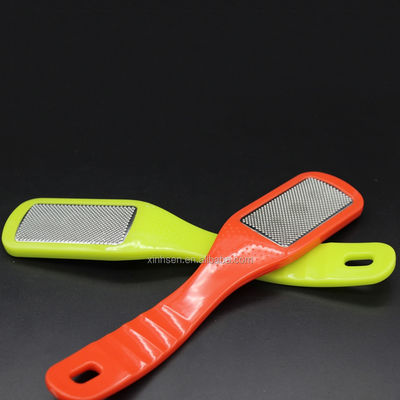 Un buen precio. Retirador de callo con mango para piel muerta en línea