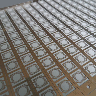 Proceso de grabado fotoquímico rollo a rollo con la mayor precisión